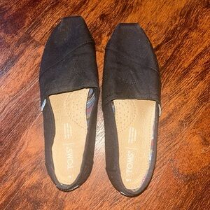 TOMS Women's Black Canvas Flats